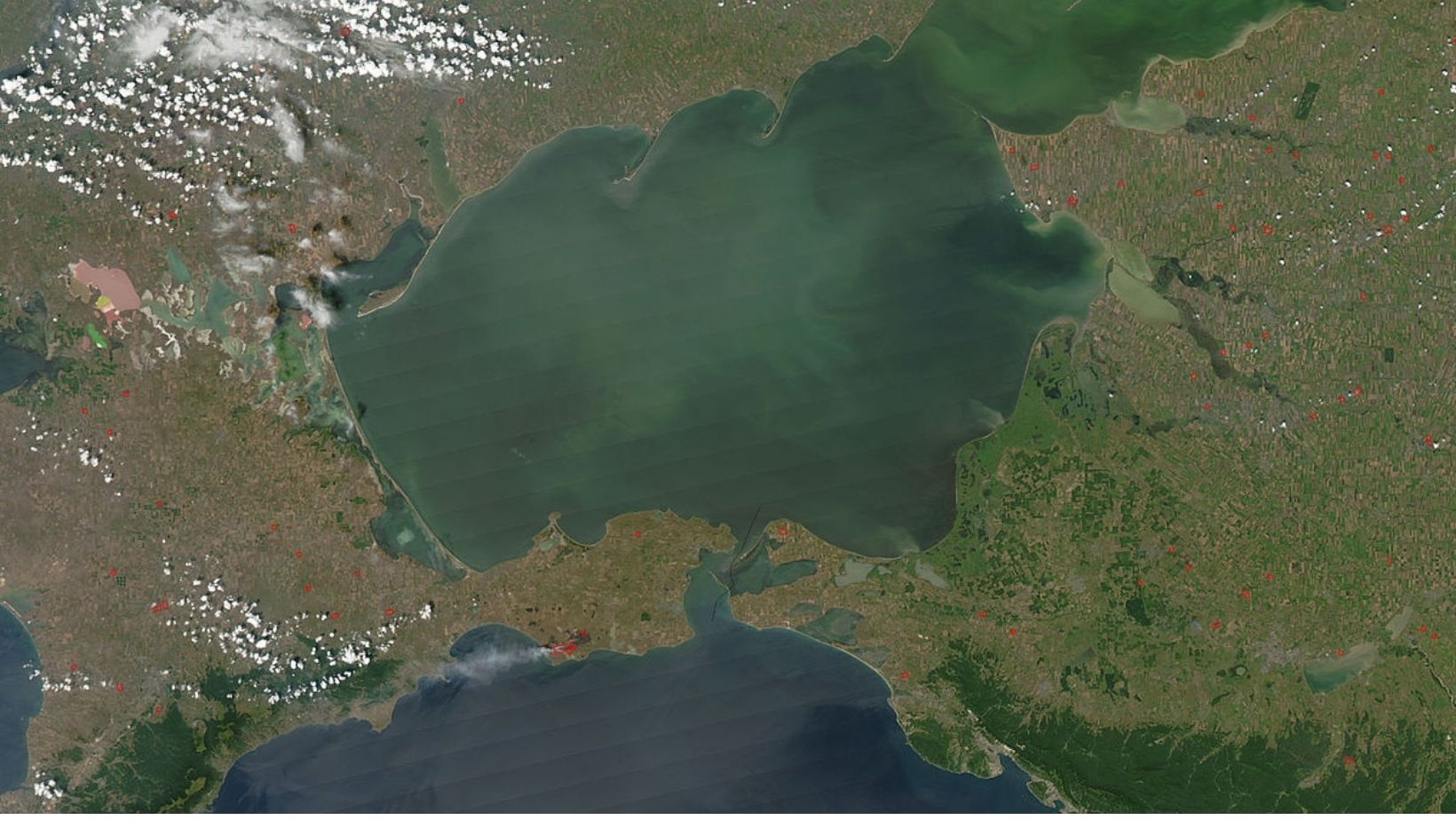Азовское море, вид со спутника.